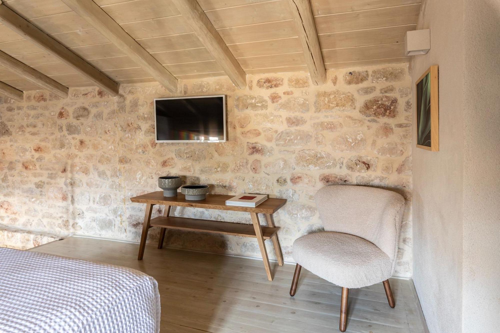 Korona Boutique Hotel Oítilon Buitenkant foto